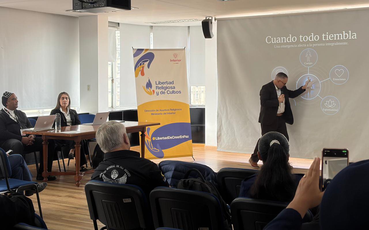 Gobierno de Colombia busca la experiencia adventista en la capacitación en atención espiritual